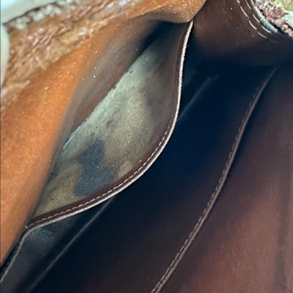 Customized 
Louis Vuitton Monogram Crossbody with missing strap 
12” x 9” x 3” - Picture 13 of 16